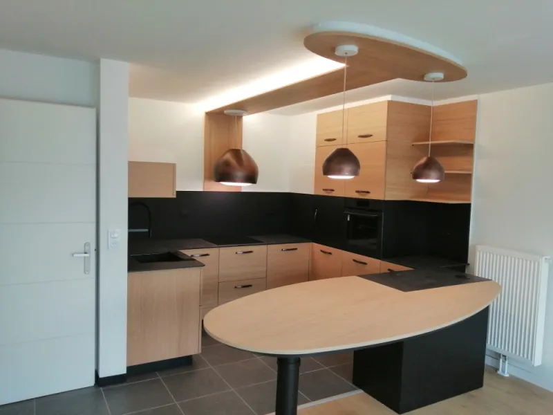 Cuisine signature cuisine  bois et noir. UNIK création Hazebrouck