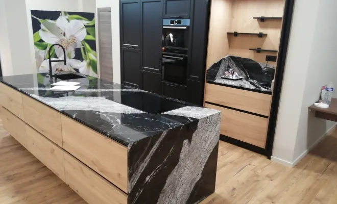 Cuisine plan de travail en granit avec retombée. UNIK création Hazebrouck