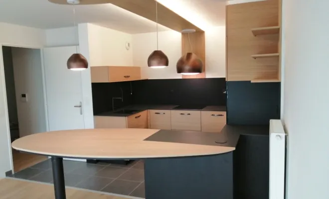 Cuisine personnalisée crédence en verre noir. UNIK création Hazebrouck